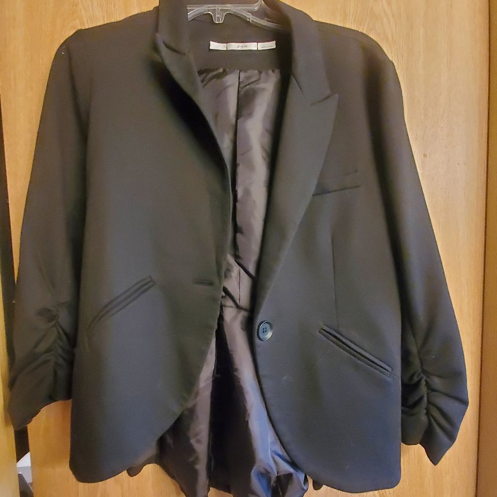 GIBSON--Single Button High/Low  Blazer